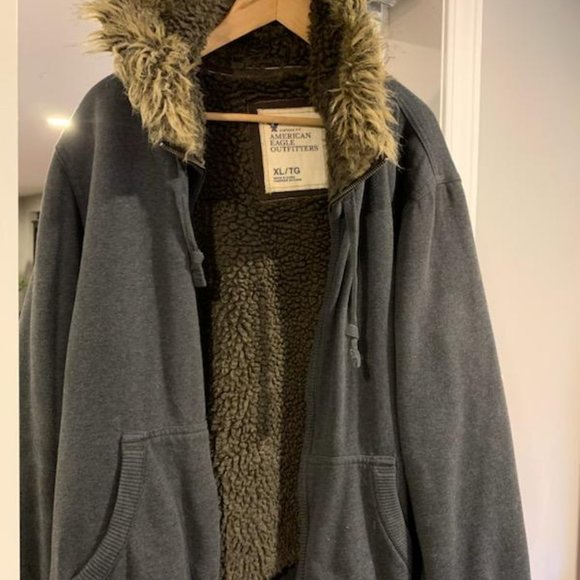 Very soft, warm gently used, great condition American Eagle Hoodie - Picture 1 of 3